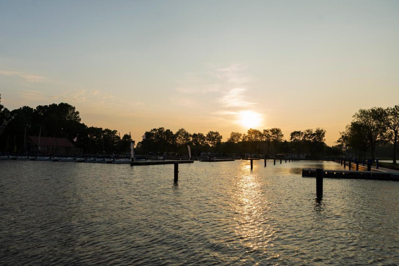 Welcome In - Houseboat Agua Dolce Met Tuin, Paviljoenwei 4, Sneek - Offingawier ภายนอก รูปภาพ